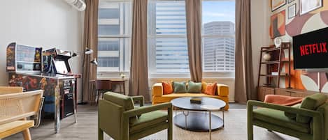 Älytelevisio, videopelejä, pöytäjalkapallopöytä