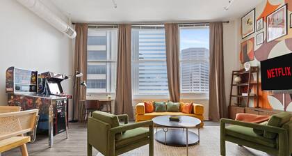 Downtown Indy Retreat-Near Hotspots-Sleeps 14