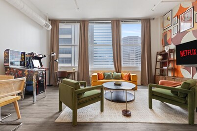 Downtown Indy Retreat-Near Hotspots-Sleeps 14