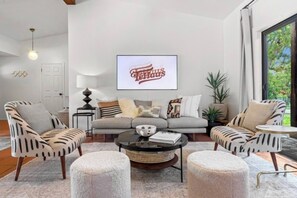 Smart TV - * Stunning FBG Retreat * | Sleeps 10 (Fredericksburg)