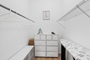 Interior - Cozy Ranch Retreat With Stunning Views In Midtown Detroit—Minutes To Downtown (Detroit)