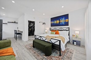 Iron/ironing board, WiFi - Cityscapes Std Suite B @EADO - 2 km from FIFA Fest (Houston)