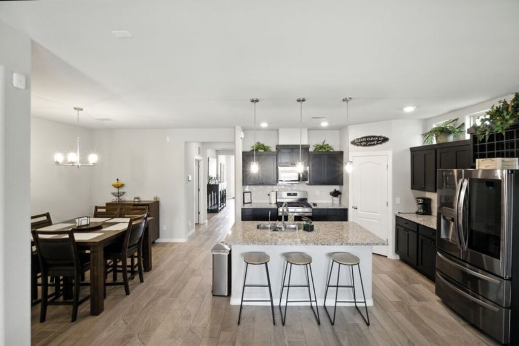 Microondas, horno, parrilla de estufa y lavavajillas 