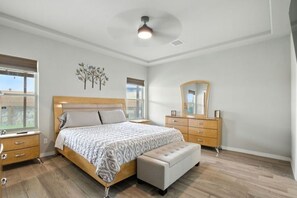 3 bedrooms, iron/ironing board, WiFi, bed sheets - Relax & Unwind in This Warm, Family-Friendly 3BR/3BA El Paso Home (El Paso)