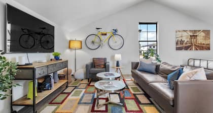 Spacious Downtown Bentonville Loft: Near the Square, Trails & Crystal Bridges