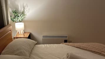 1 dormitori, planxa i posts de planxar, wifi gratuïta i roba de llit