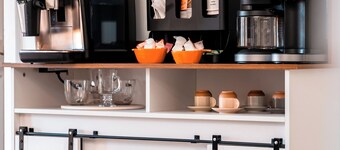 Spacious 7-bedroom house with AC in adorable Warwick