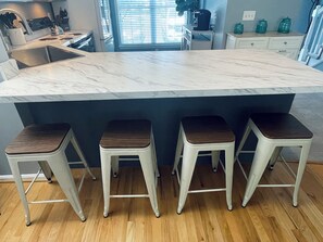 ميكروويف، فرن، موقد طهي مسطح، غسالة أطباق