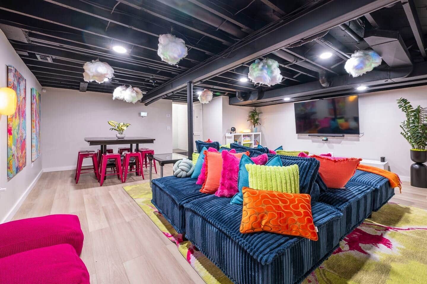 Luxe Retreat: Gameroom / Arcade + Hot Tub + Fire Pit - Walk To Downtown - Kansas City, MO