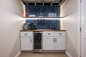 冰箱、微波炉、烤箱、炉灶