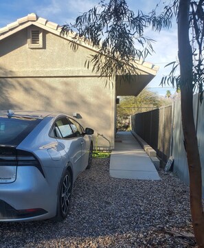 Property grounds - The Hummingbird Haus
One-bedroom casita, minutes from Campbell Ave food district (Tucson)