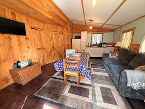 Living area - Charming 2-bedroom cabin with AC in West Chazy (West Chazy)