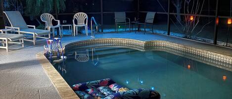 Alberca al aire libre y alberca climatizada