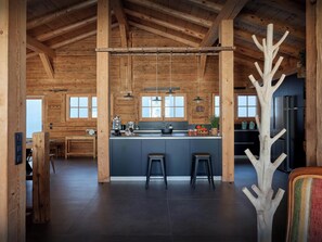 Fridge, microwave, oven, stovetop - Ferme Claudius - Enjoy skiing and nature right on the piste - OVO Network (Praz-sur-Arly)