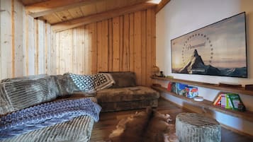 TV, fireplace, stereo