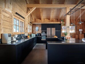 Fridge, microwave, oven, stovetop - Ferme Claudius - Enjoy skiing and nature right on the piste - OVO Network (Praz-sur-Arly)