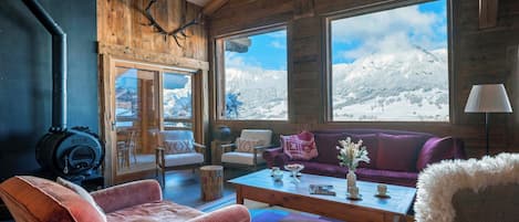 Televisor, llar de foc i estèreo