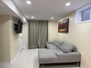 Living area - Luxury Walkout Basement Apartment with patio (Guelph)