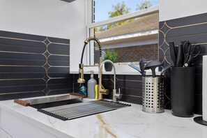 Private kitchen - Cityscapes Std Suite C @EADO - 2 km from FIFA Fest (Houston)
