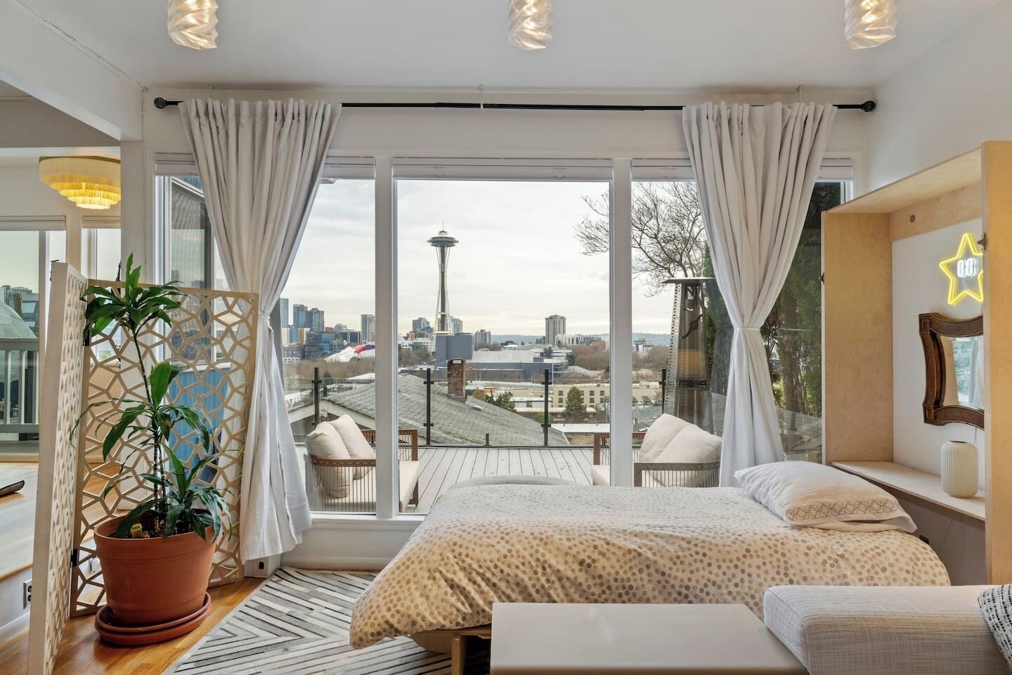 Skrivebord, wi-fi og sengetøy