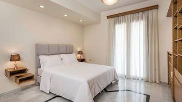 2 habitaciones, caja de seguridad en la habitación y escritorio