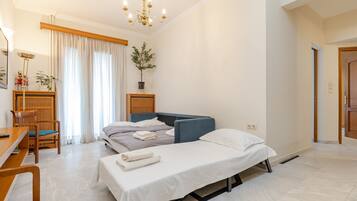 2 bedrooms, in-room safe, desk, iron/ironing board