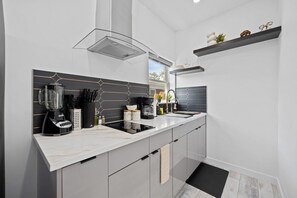 Private kitchen - Cityscapes Std Suite D @EADO - 2 km from FIFA Fest (Houston)