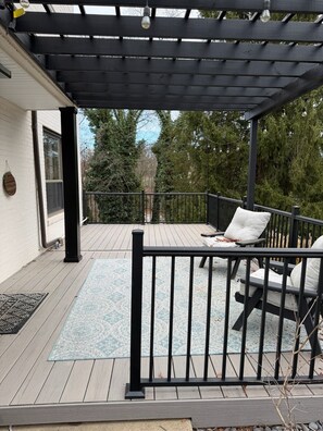 Terrace/patio - Historic Swan Acres Retreat: 4BR, Hot Tub, Gym & Walkable to Dining (Pittsburgh)