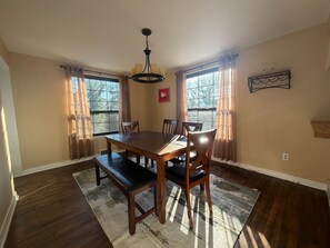 Dining - Historic Swan Acres Retreat: 4BR, Hot Tub, Gym & Walkable to Dining (Pittsburgh)