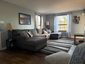 Living area - Historic Swan Acres Retreat: 4BR, Hot Tub, Gym & Walkable to Dining (Pittsburgh)