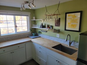 Private kitchen - Cozy Studio in tranquil Longmont (Longmont)