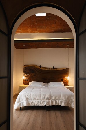 Silitysrauta/-lauta, Wi-Fi, vuodevaatteet