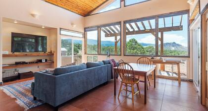 Secluded Cabin minutes from Capitol Reef National Park with AC