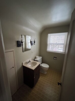 Hårføner, håndklær, såpe og toalettpapir