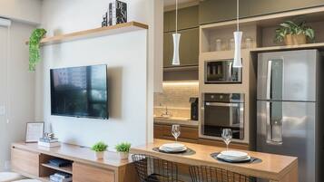 Refrigerador, microondas, horno y parrilla de estufa