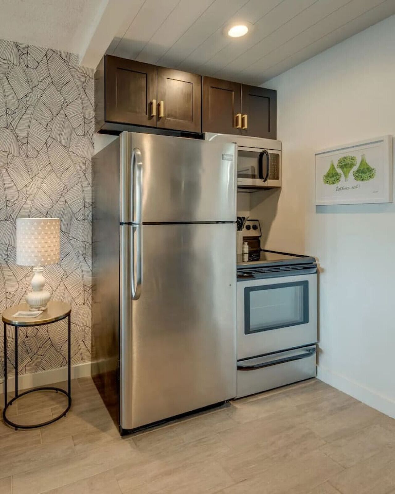 Geladeira, micro-ondas, fogão, cooktop