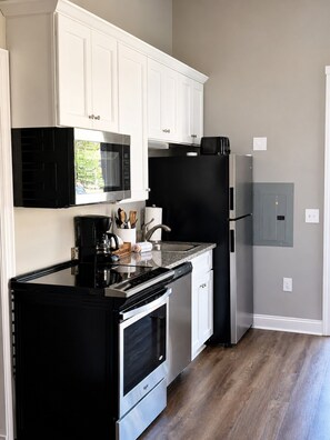 Fridge, microwave, oven, stovetop - East Nashville Church Condo near Broadway (Nashville)
