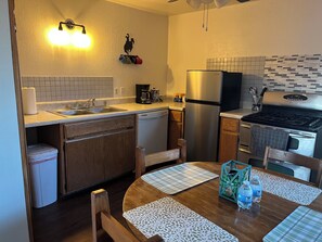 Private kitchen - Cozy 1-bedroom studio in charming Grants perfect for your getaway (Grants)