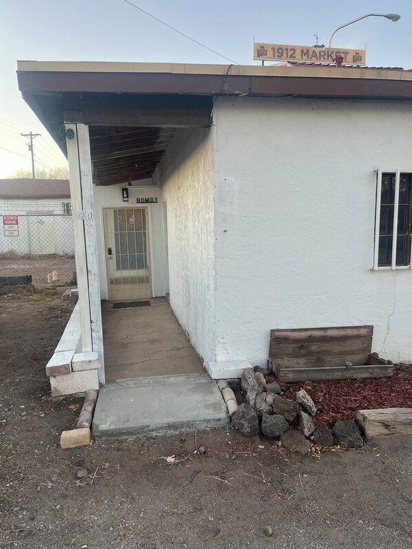 Exterior detail - Cozy 1-bedroom studio in charming Grants perfect for your getaway (Grants)