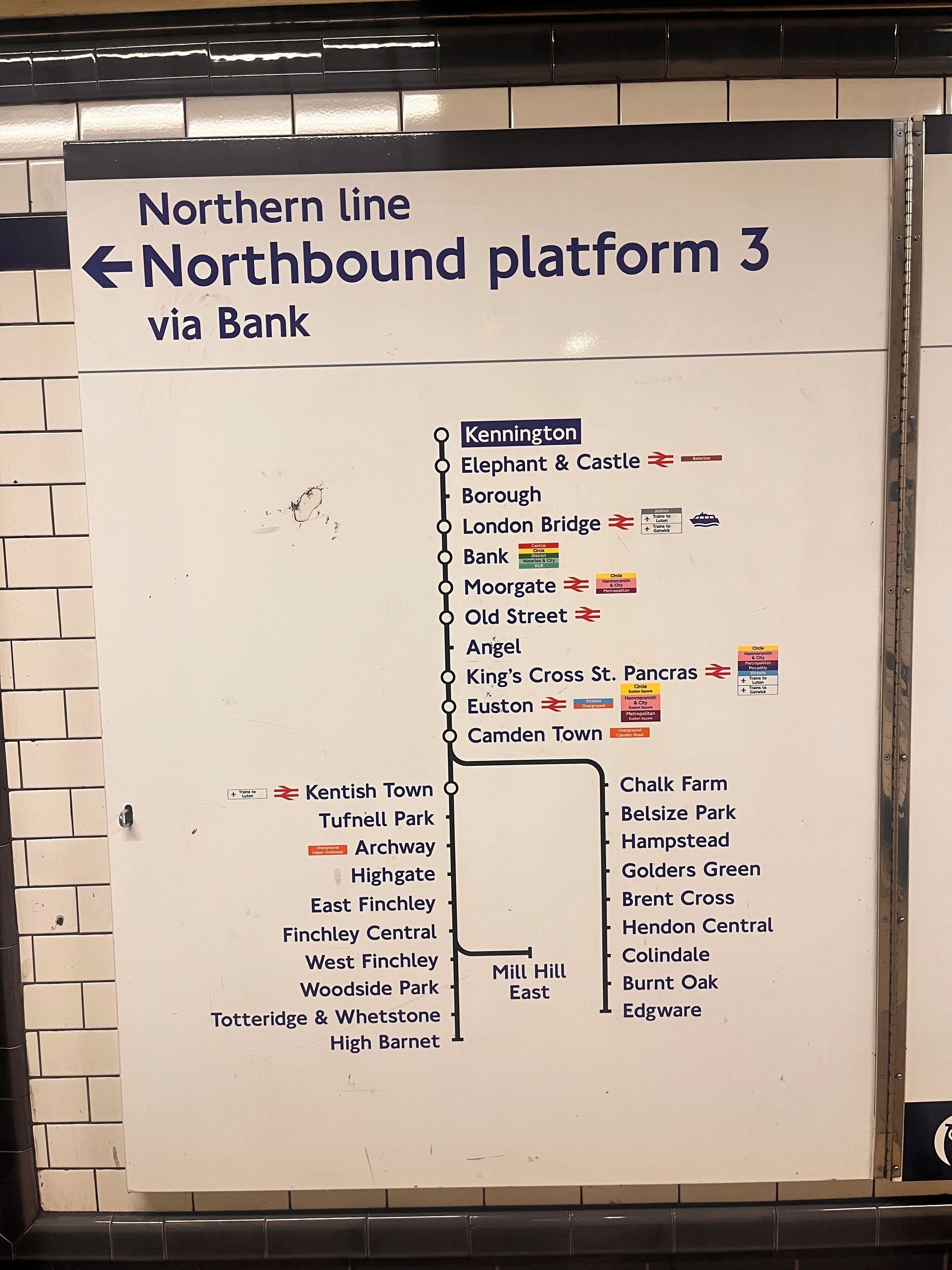 Mappa della stazione della metropolitana con il binario 3 e la linea Nord in direzione nord, passando per Bank.