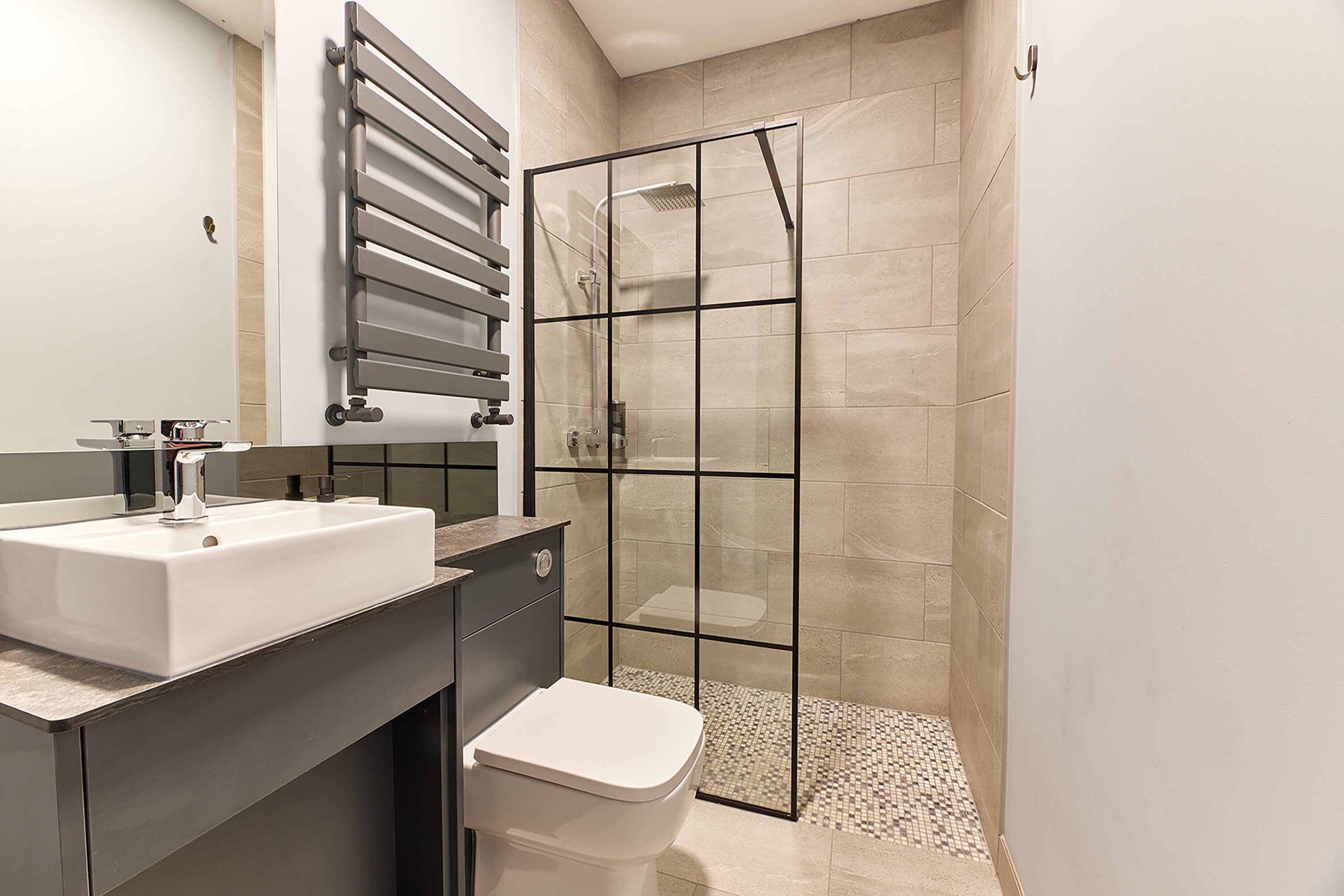Apartamento clásico | Escritorio, espacio para trabajar con un portátil, cortinas opacas