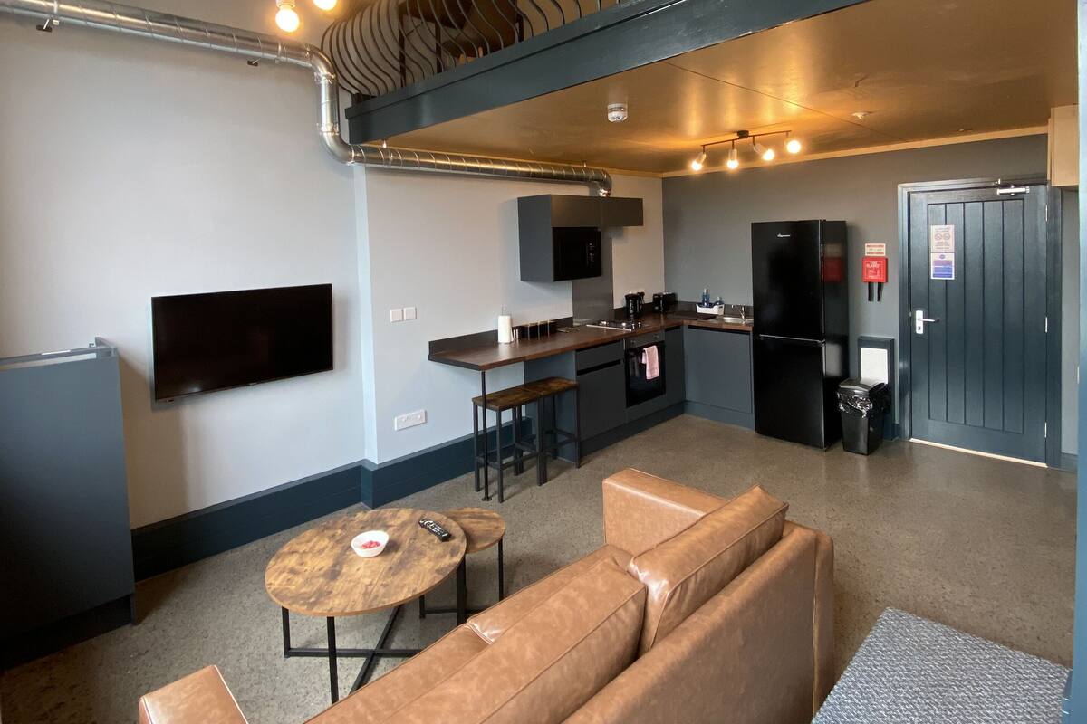 Signature Apartment | Desk, laptop workspace, blackout drapes, soundproofing