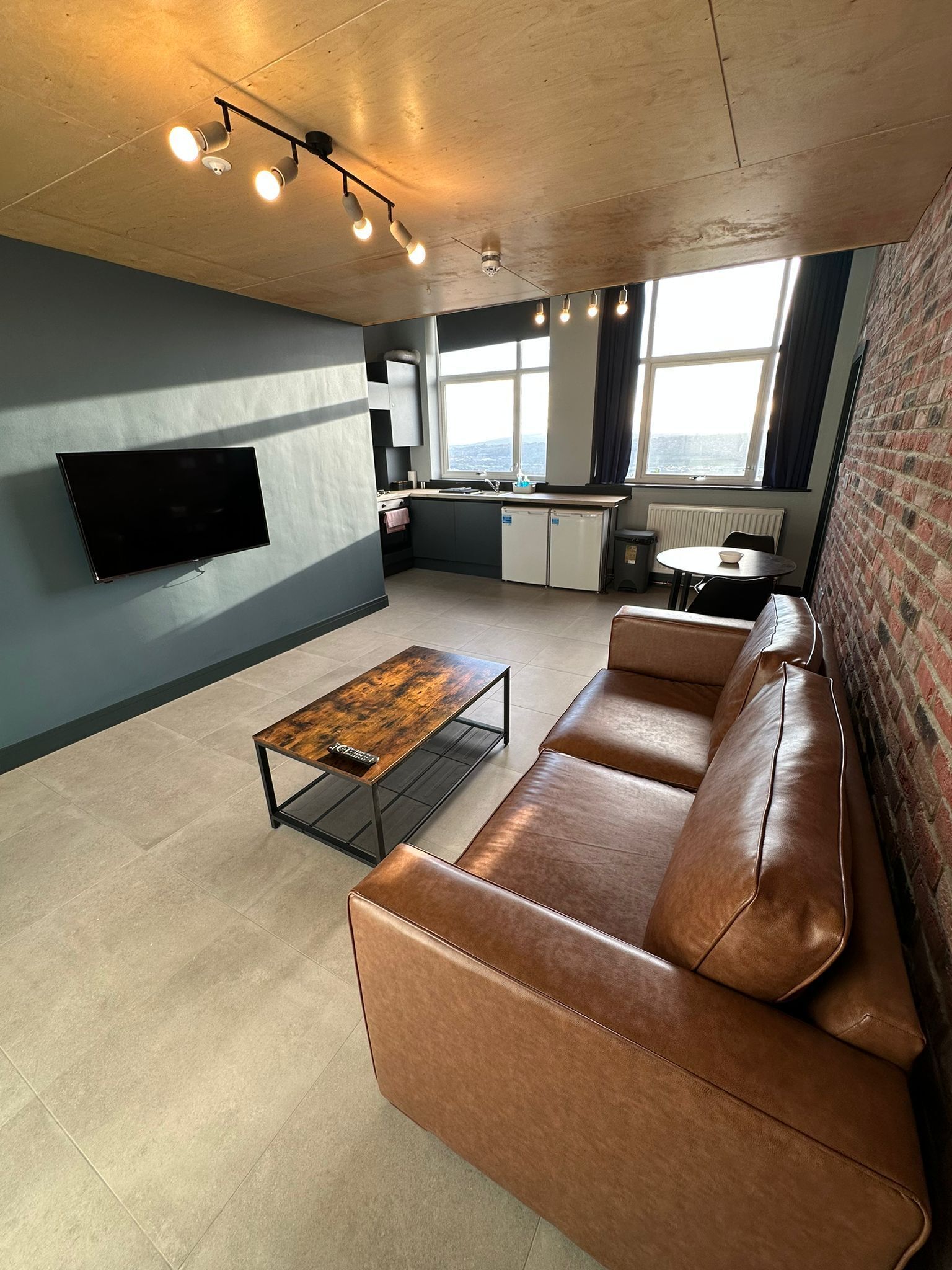 Apartamento conforto | Escrivaninha, espaço de trabalho para notebook, cortinas blackout