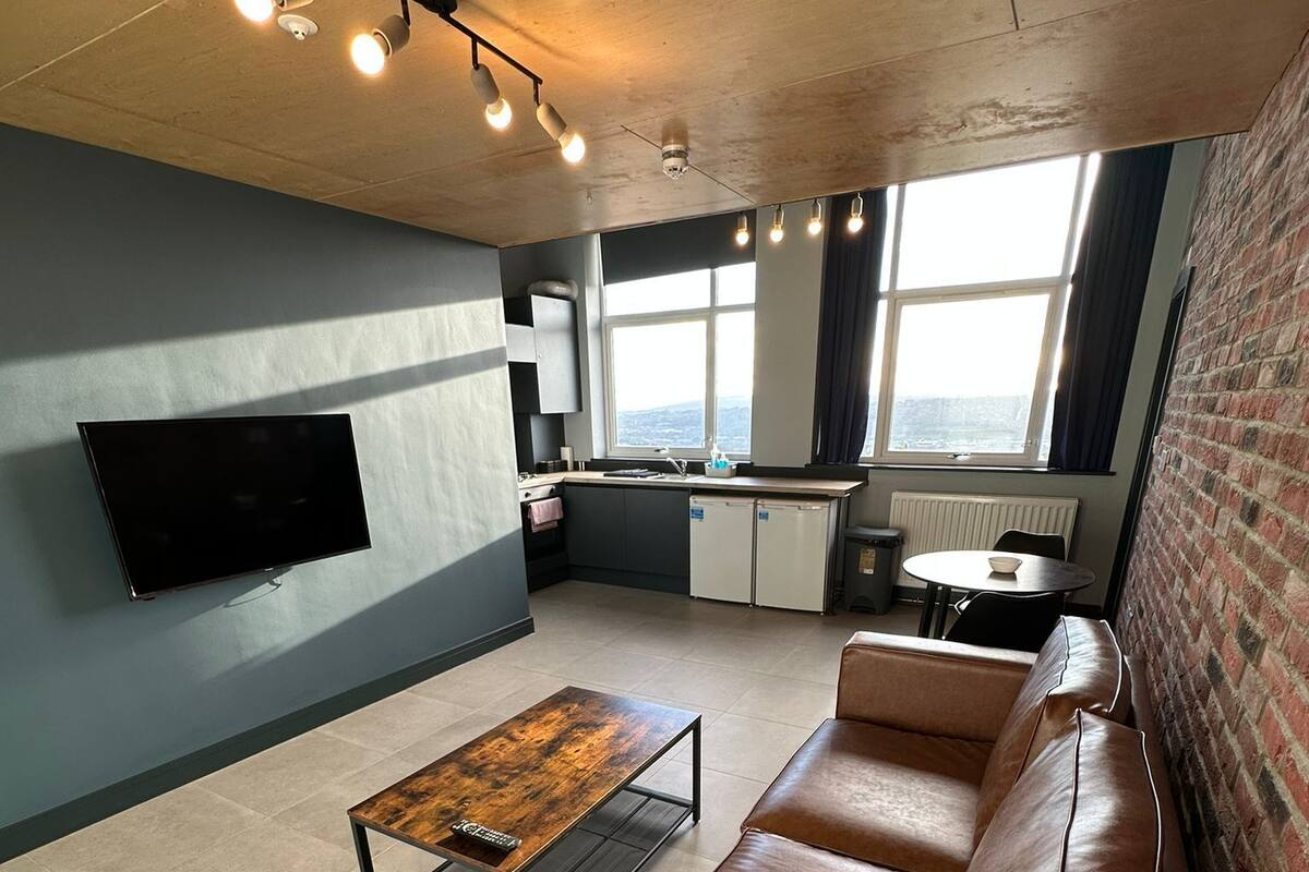 Comfort Apartment | Desk, laptop workspace, blackout drapes, soundproofing