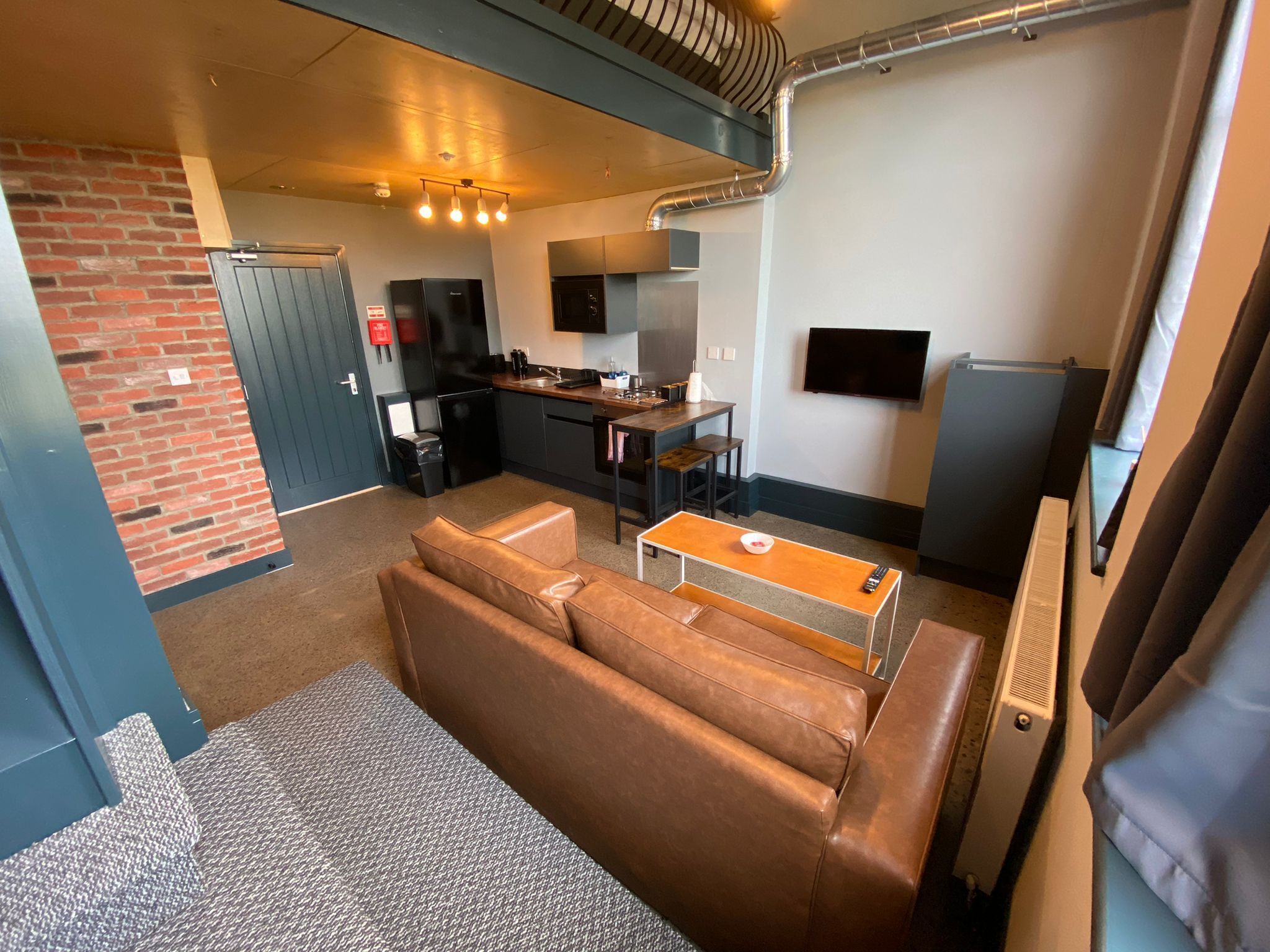 Apartamento conforto | Escrivaninha, espaço de trabalho para notebook, cortinas blackout