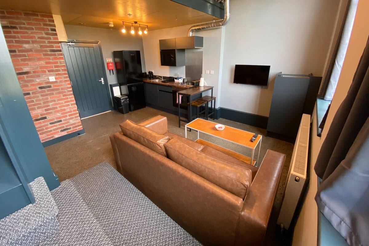 Comfort Apartment | Desk, laptop workspace, blackout drapes, soundproofing
