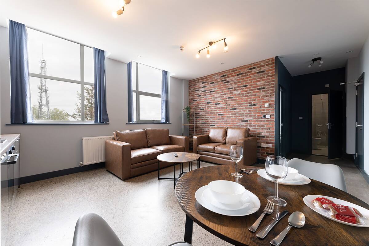 Classic Apartment | Desk, laptop workspace, blackout drapes, soundproofing