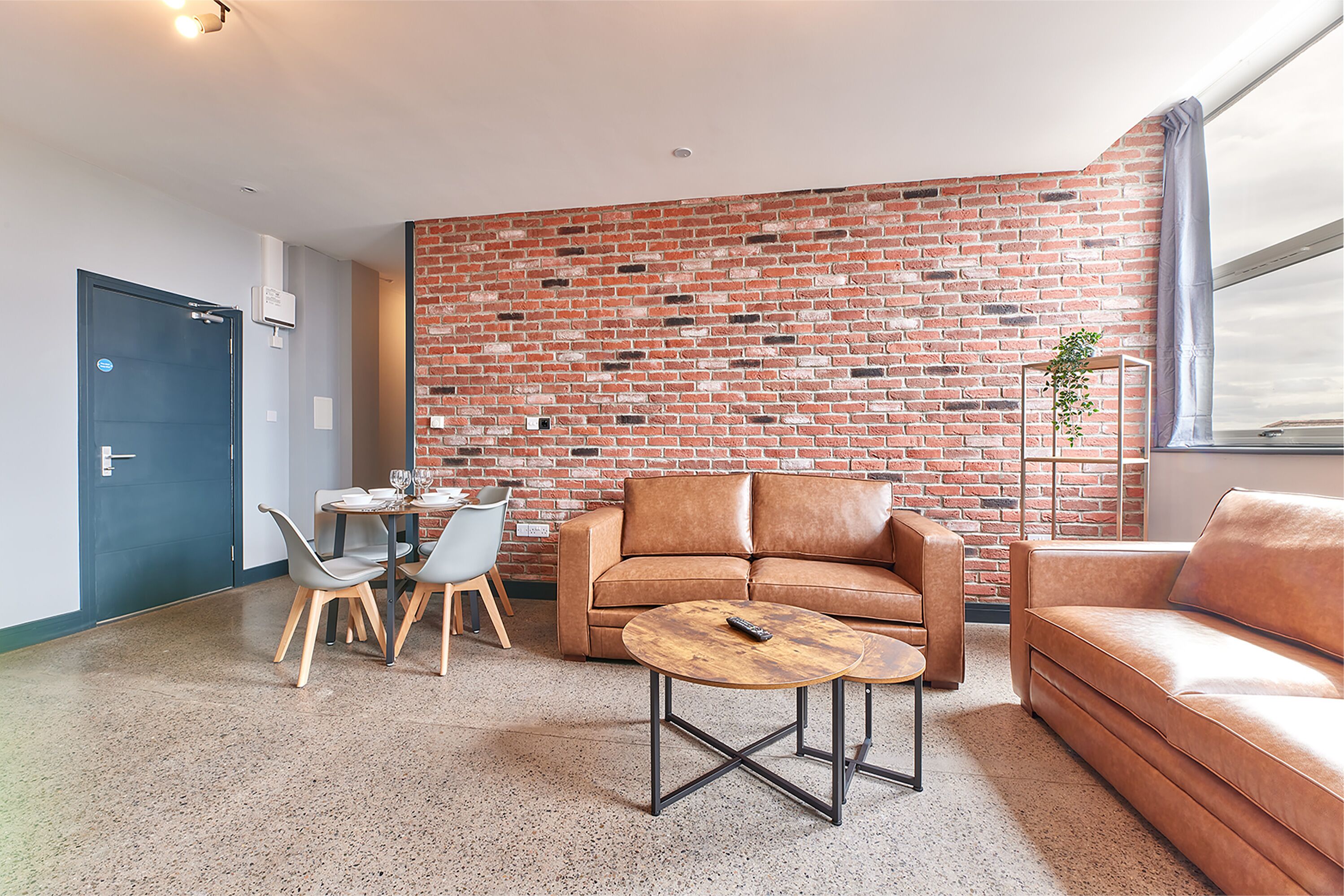 Superior appartement | Een bureau, een laptopwerkplek, verduisterende gordijnen
