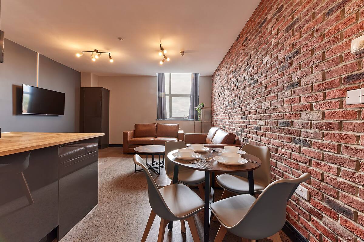Classic Apartment | Desk, laptop workspace, blackout drapes, soundproofing