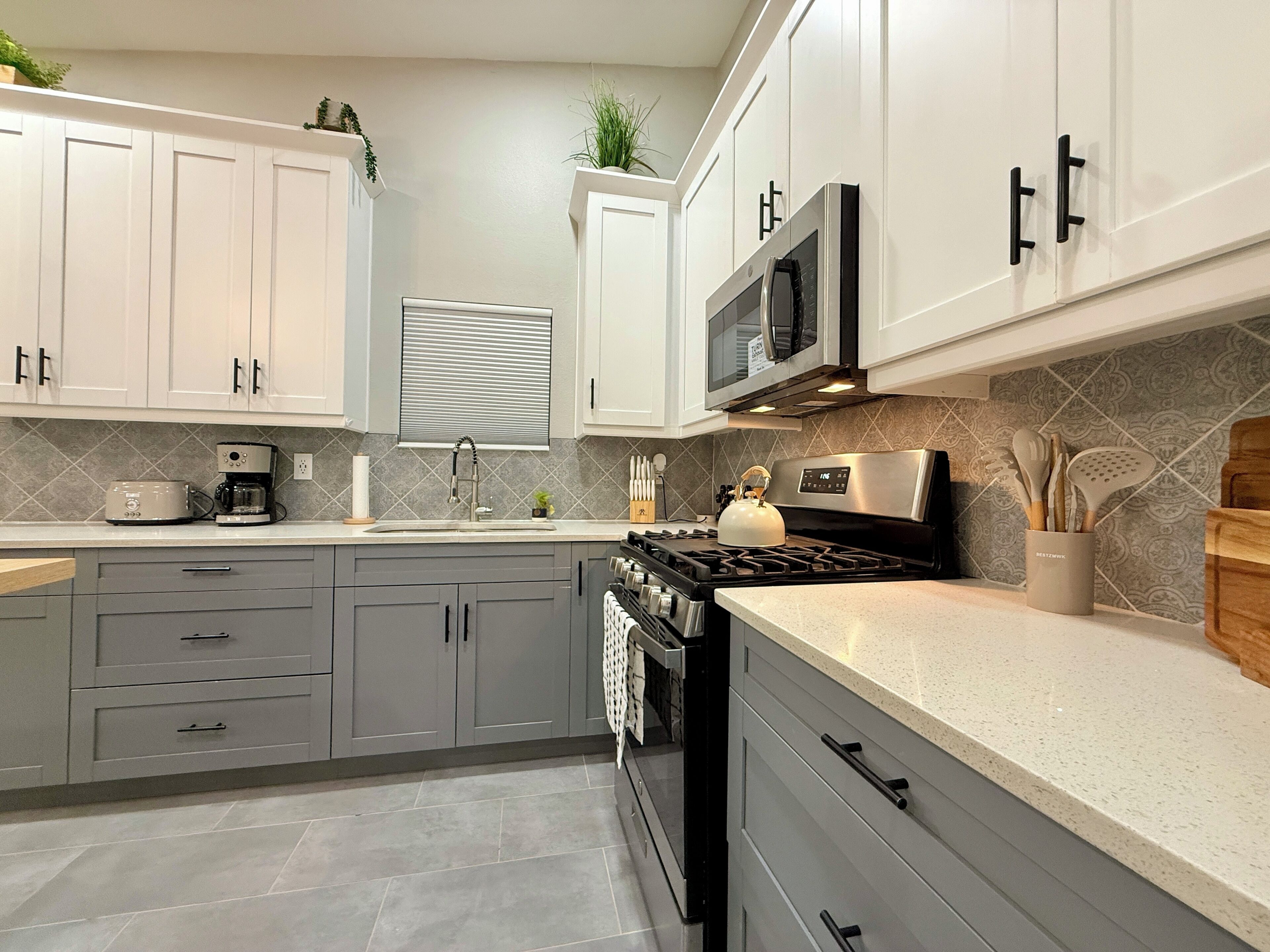 Micro-ondes, four, plaque de cuisson